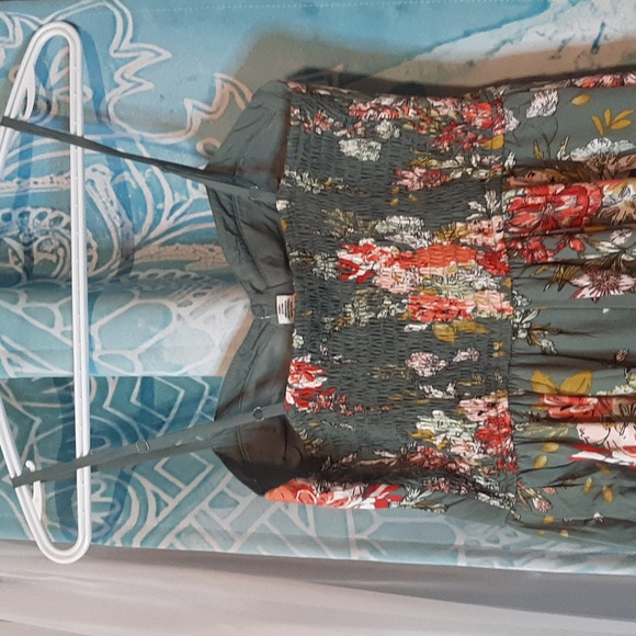 Band of the free green floral maxi - Picture 4 of 4